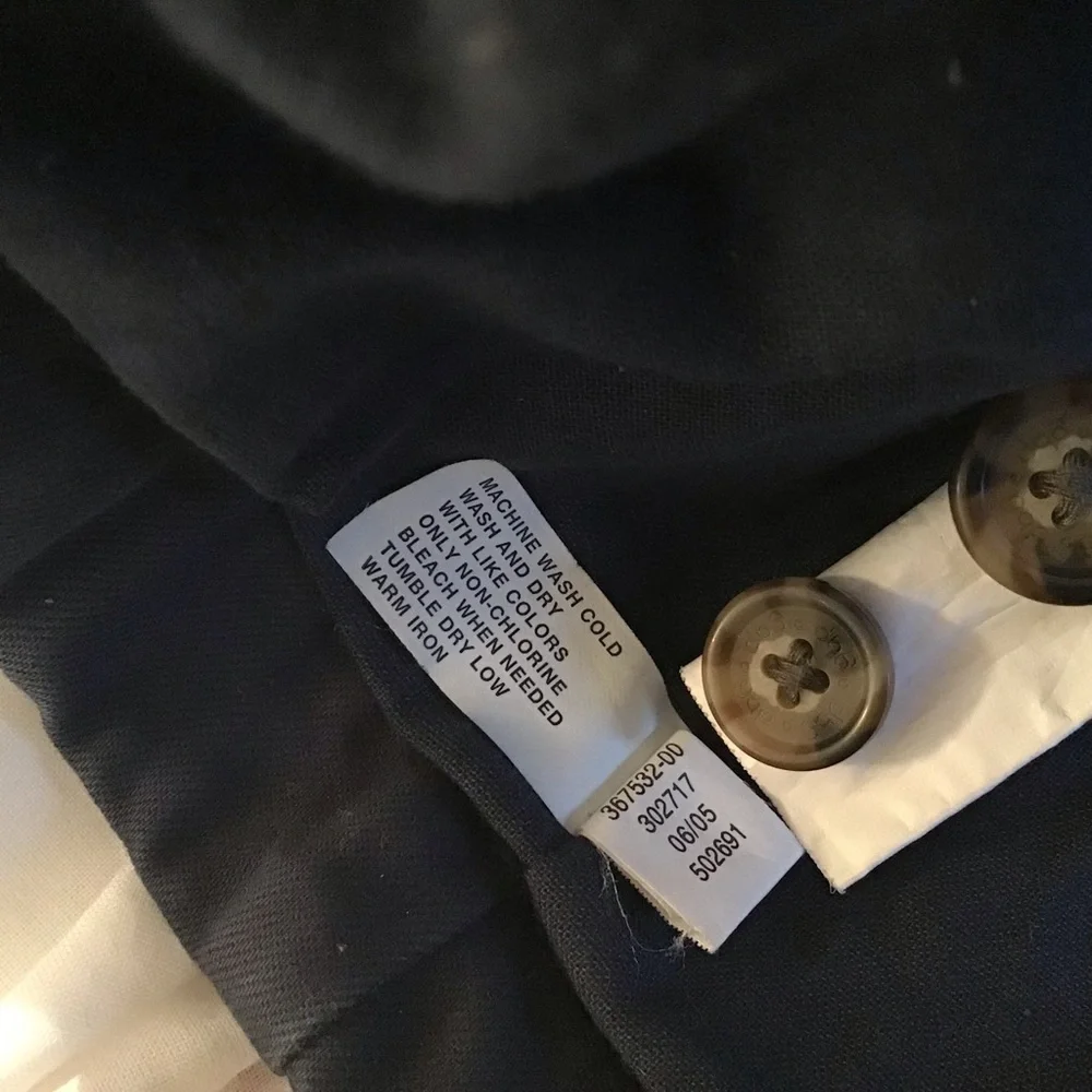 💥💥Old Navy 2005 canvas navy blue blazer with contrasting collar trim.size 3T.